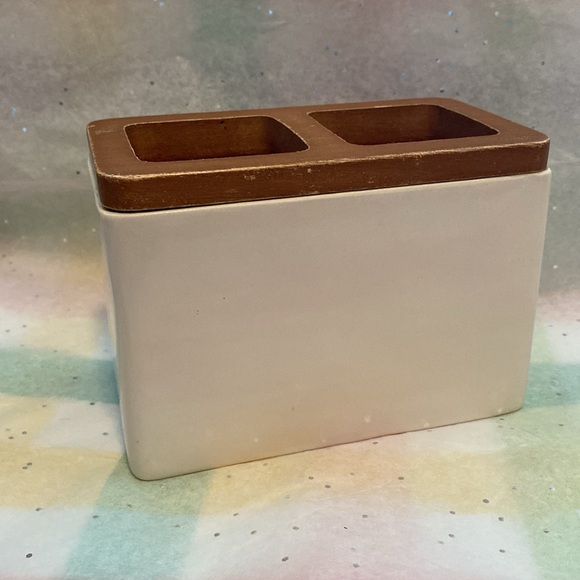 Rae Dunn SEAEON’S GREETINGS toothbrush or makeup brush holder - Picture 2 of 4